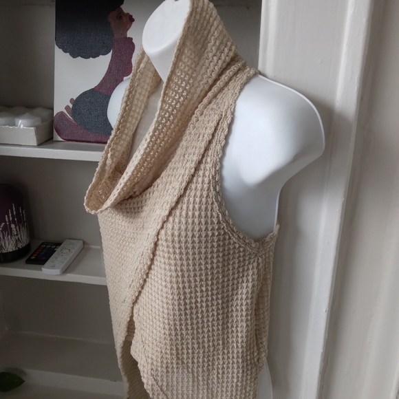 Top - Picture 2 of 4